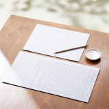 あらかじめ書かれた『般若心経』の文字をなぞっていけば、いつしか筆文字も上達する。