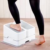 踏み台に傾斜を付けることにより運動効果が上がり、つまずき予防に役立つ。