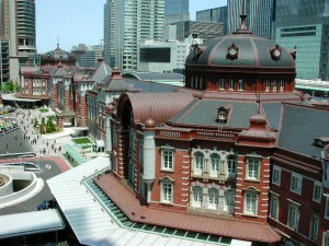 復元工事を経て、建設当初の面影を見せる東京駅。設計は辰野金吾。