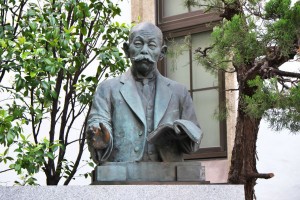 リサイズ4月6日使用文(坪内逍遙銅像)DSCF0186
