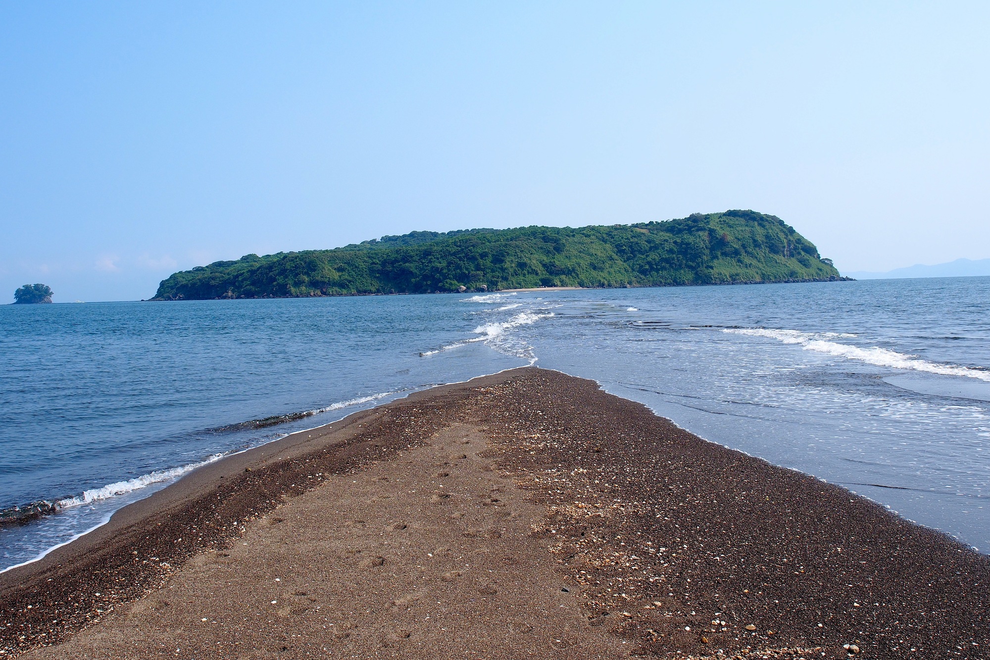 海上の「砂の道」を歩いて無人島へ!鹿児島県・知林ヶ島「ちりりんロード」絶景体験ツアー サライ.jp|小学館の雑誌『サライ』公式サイト 海上の「砂の道」を歩いて無人島へ!鹿児島県・知林ヶ島「ちりりんロード」絶景体験ツアー サライ.jp|小学館の雑誌『サライ』公式サイト