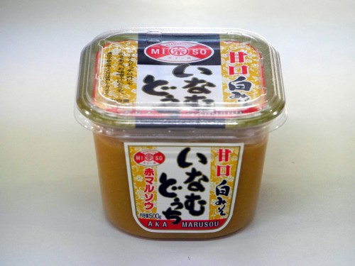 「イナムドゥチ」には専用の白味噌があります。松本先生のおすすめは味噌・醤油をはじめ、ドレッシングなども手がける『赤マルソウ』のもの。