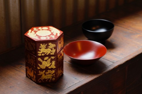 『木漆工とけし』が手がける琉球漆器は、伝統にモダンが共存する。