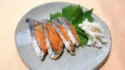 独特な香りと旨味がクセに!滋賀の「鮒寿司」を使った簡単酒肴の作り方【酒がすすむ醸し料理3】 | サライ.jp|小学館の雑誌『サライ』公式サイト