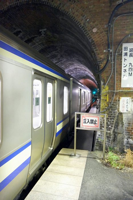 田浦駅｜トンネルに飲み込まれる不思議な駅（神奈川県）【にっぽん穴場紀行】