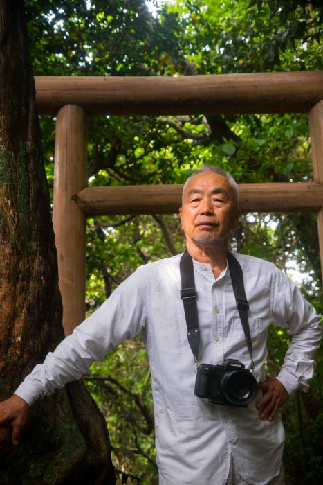 そのとき神が…藤原新也が撮った世界遺産「沖ノ島」渾身の写真展 | サライ.jp｜小学館の雑誌『サライ』公式サイト