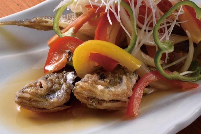 自宅で 小鯵の南蛮漬け を上手に作るコツ プロ直伝の技とコツ サライ Jp 小学館の雑誌 サライ 公式サイト