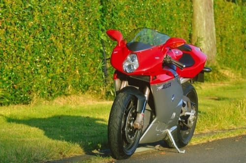アグスタは日本での馴染みは薄いが、本国イタリアでは高性能オートバイの代表格として扱われる。