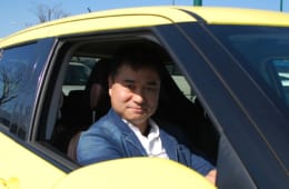 哲也さんの愛車は「元気の良いコンパクトハッチバック」として高い評価と人気を博す国産車。その出会いと物語は【後編】で語ります。