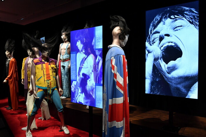 メンバー自らがプロデュースした大規模世界巡回展「Exhibitionism－ザ