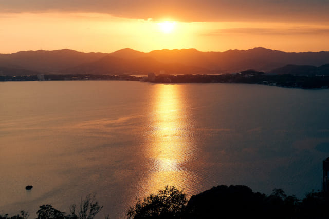 静岡県浜名湖の３大奇跡の絶景に出逢う旅 湖の真ん中に立つ 夕焼け空中散歩 最旬ローズガーデン サライ Jp 小学館の雑誌 サライ 公式サイト