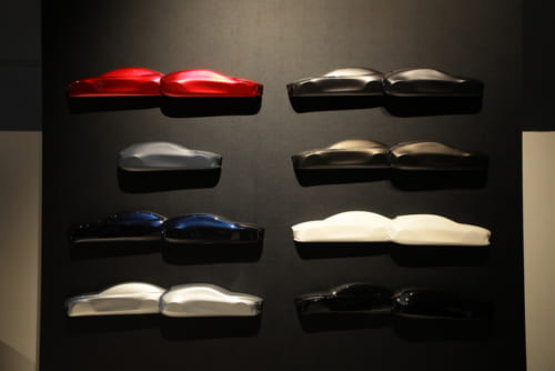 随所に、マツダのモノ造りへのこだわりを感じさせる展示が。「Car as ART（アートとしてのクルマ）」というマツダのデザイン哲学が体現された発表会だった。