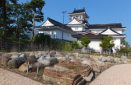 豊臣秀吉によって破却された富山城。江戸時代に前田家の分家が独立し、居城として改修した。現在の天守は昭和29年に建造