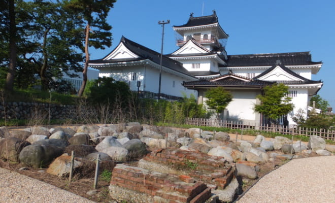 豊臣秀吉によって破却された富山城。江戸時代に前田家の分家が独立し、居城として改修した。現在の天守は昭和29年に建造