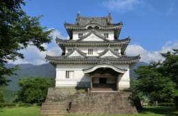 藤堂高虎が考案した「層塔型天守」の代表格である宇和島城