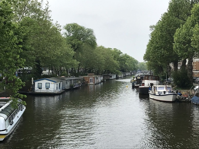 オランダ人の憧れ ハウスボート 水上のタワマン 究極の水上豪邸に行ってみた アムステルダム サライ Jp 小学館の雑誌 サライ 公式サイト