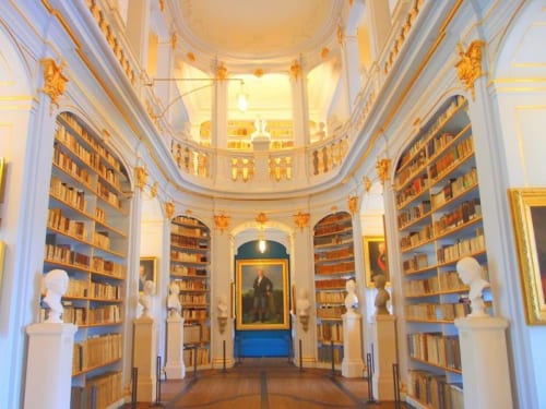 ロココホールが美しい「アンナ・アマーリア大公妃図書館」は世界遺産「古典主義の都ワイマール」の構成資産のひとつ。