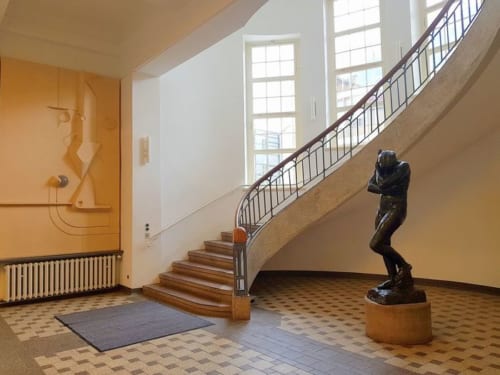 アンリ・ヴァン・デ・ヴェルデ設計の校舎。アール・ヌーヴォー式の螺旋階段が美しい。