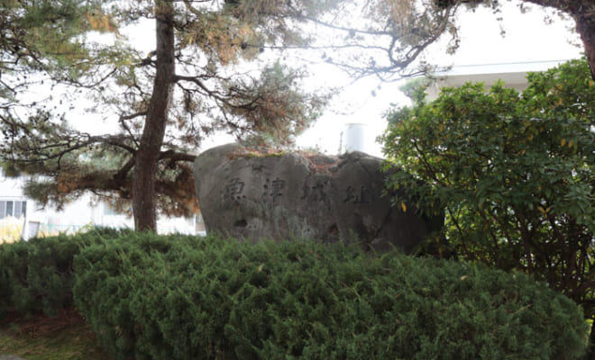 本能寺の変発生当時、光秀がもっとも恐れた柴田勝家は、魚津城（富山県）で上杉軍との攻防を続けていた。魚津城落城は本能寺の変当日だった。
