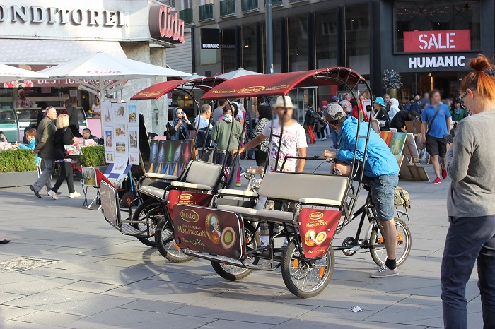 昔の乗り物馬車や自転車や車