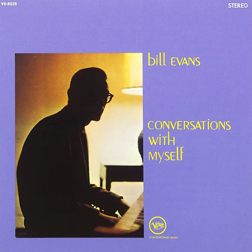 （1）ビル・エヴァンス『自己との対話』（ヴァーヴ） 演奏：ビル・エヴァンス（ピアノ） 録音：1963年2月6、9日、5月20日 最初の試みを「３台」で考えたところがじつに大胆。バラードの「ラウンド・ミッドナイト」などはピアノ３台では少々賑やかすぎる感じも受けますが、どうせやるなら狙いは明確に出そうということでしょう。なお、このアルバムはエヴァンス初のグラミー賞受賞作品となりました。