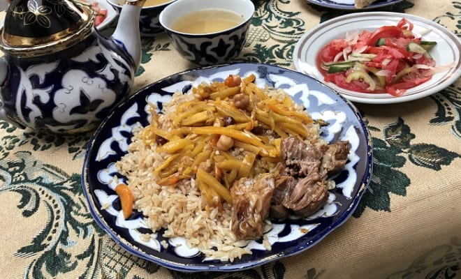 中央アジアの人々の生活に欠かせない米料理プロフ