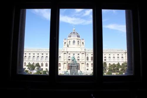 美術史美術館の窓から見た自然史博物館