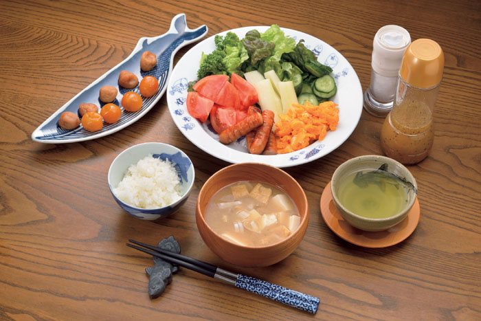 朝めし自慢】山本龍香（カラー魚拓作家・76歳）「赤、白、緑と彩りの