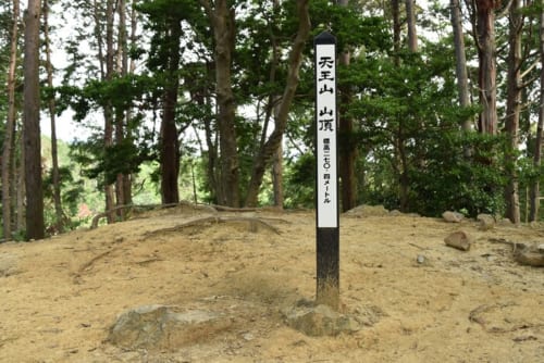 山崎合戦の後、羽柴秀吉は天王山に築かれた山崎城を改修した