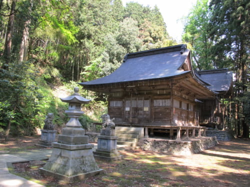 兼則が神主を務めていた春日神社社殿（福井市安波賀町）。