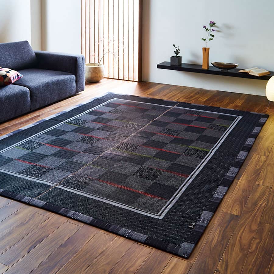 三重織りイグサラグ ほづみ レトロモダンな市松模様が暮らしに風情ある涼を添える サライ Jp 小学館の雑誌 サライ 公式サイト