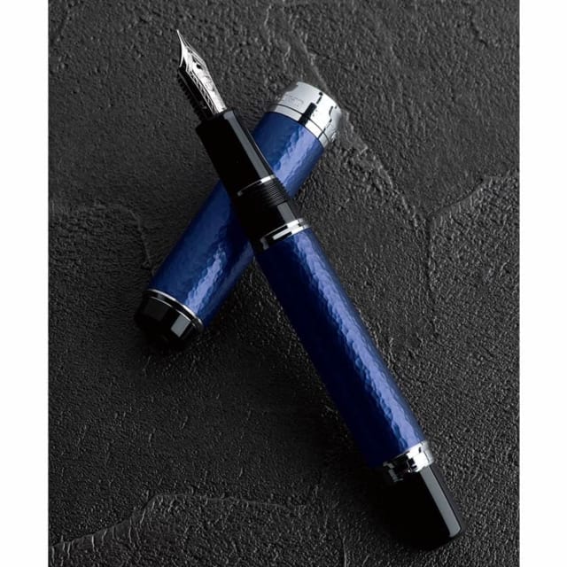 Japan Blue 万年筆 ボディは藍をまとった革新的素材で書き味は極上 サライ Jp 小学館の雑誌 サライ 公式サイト