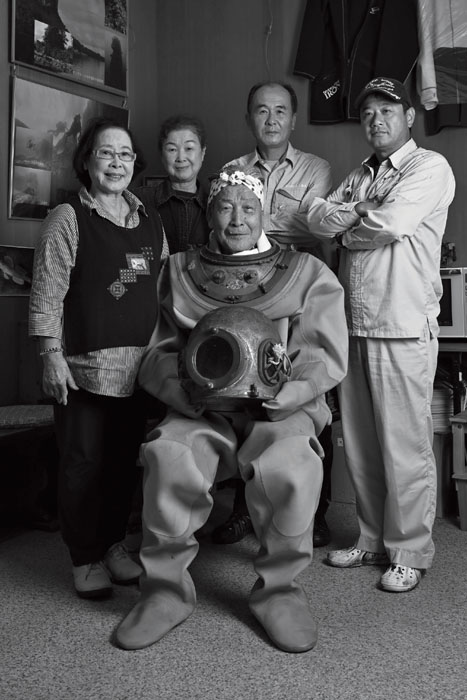 インタビュー】鉄 芳松（潜水士・80歳）海のトラブルをチームで乗り越え60余年「潜水士が手掛けているのは『水面下で見えない根っこ』の部分です」 | サライ.jp｜小学館の雑誌『サライ』公式サイト