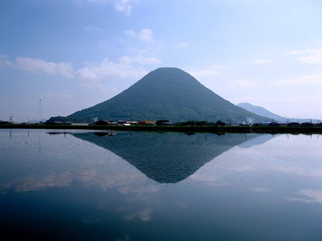 通称讃岐と呼ばれる飯野山