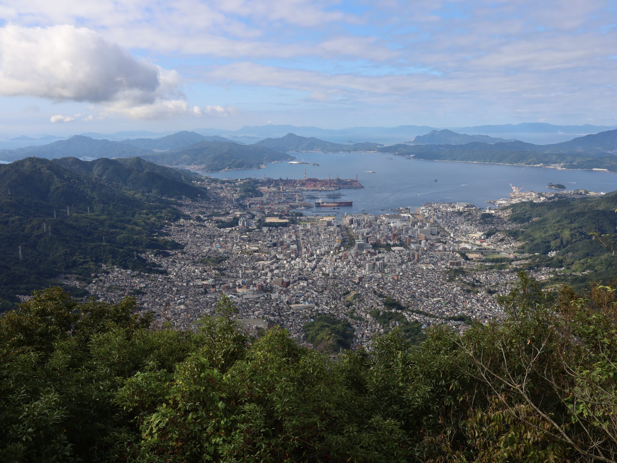 【懐かしき風景10:広島県呉市 劇場通り商店街界隈】戦艦大和が生まれた港町の昭和な佇まいの商店街 サライ.jp|小学館の雑誌『サライ』公式サイト 【懐かしき風景10:広島県呉市 劇場通り商店街界隈】戦艦大和が生まれた港町の昭和な佇まいの商店街 サライ.jp|小学館の雑誌『サライ』公式サイト