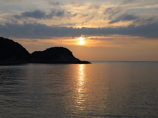 温泉津港に沈む夕陽