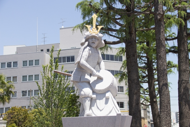 酒井忠次像