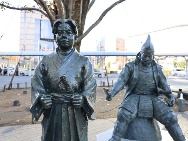 竹千代君像