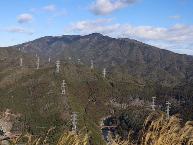 中央の一番高い山が愛宕山