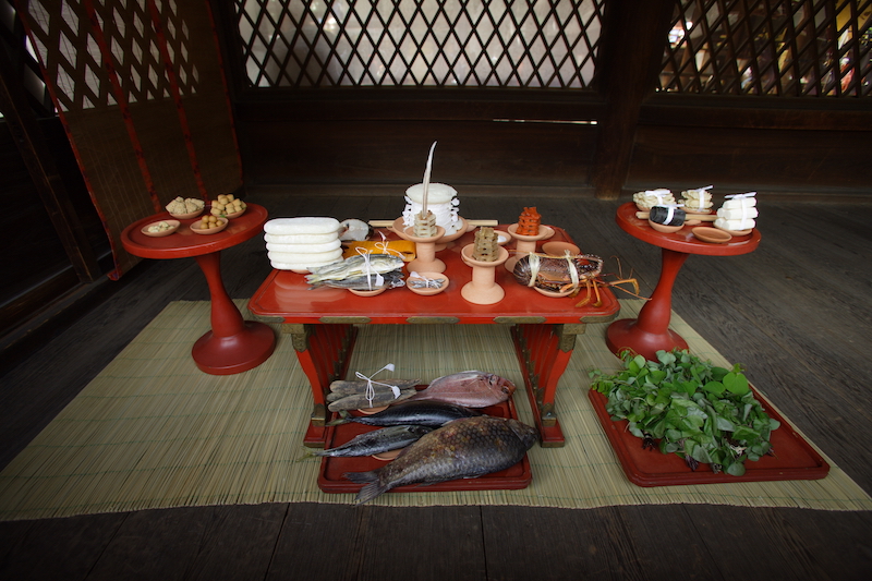 【京の花 歳時記】皐月の『茶寮宝泉』を彩る下鴨神社・賀茂祭の神饌と双葉葵 | 花人日和 | 暮らしを豊かに、私らしく