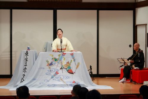 落語、講談とならぶ「日本三大話芸」のひとつ「浪曲」の魅力はセッションにあり!?【古典芸能 “好芸家” のススメ】 | サライ.jp|小学館の ...