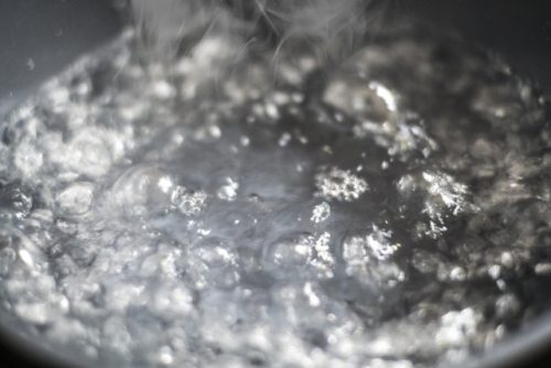 “in hot water”の意味は? 「熱いお湯の中」って温泉じゃないの?【英語の泉】 | サライ.jp|小学館の雑誌『サライ』公式サイト