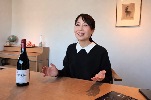 J.S.A.認定ソムリエの吉田まさきこさん。