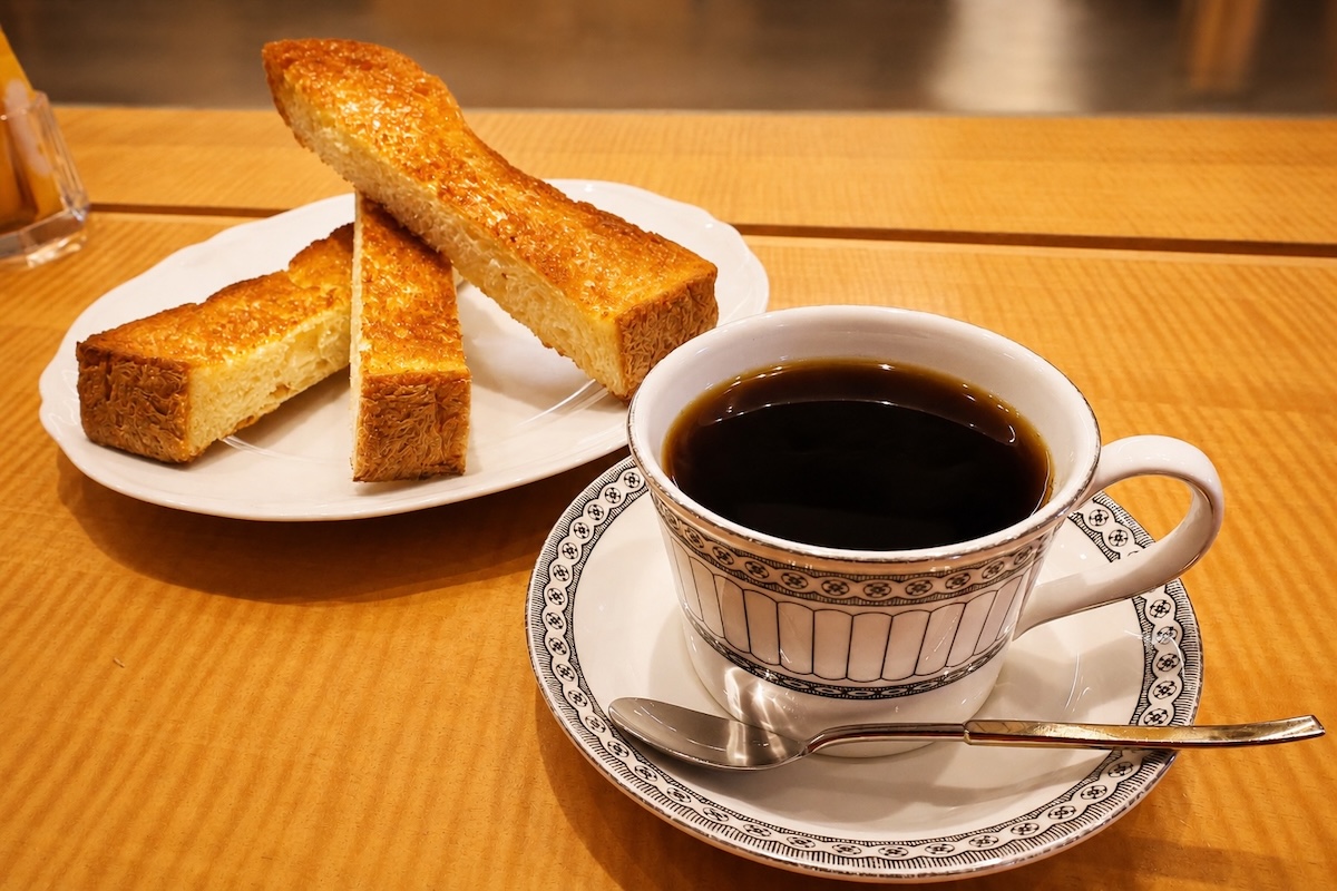 カフェ・ヴェルディのコーヒーとトースト