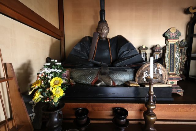 木造織田信長公坐像(重要文化財)